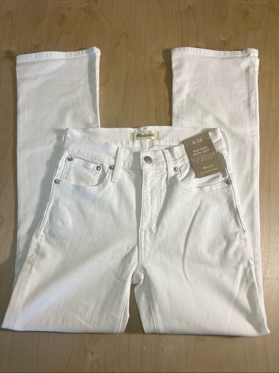 Madewell Denim - Madewell White Mid-Rise Kick Out Jeans size 24
